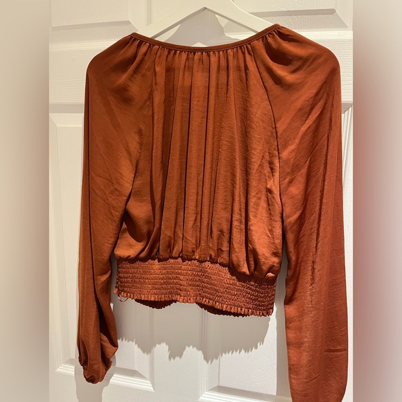 ❤️NWT Cropped Rust Blouse Size M❤️ - Picture 2 of 4